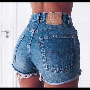 Authentic Levi wedgie fit denim shorts